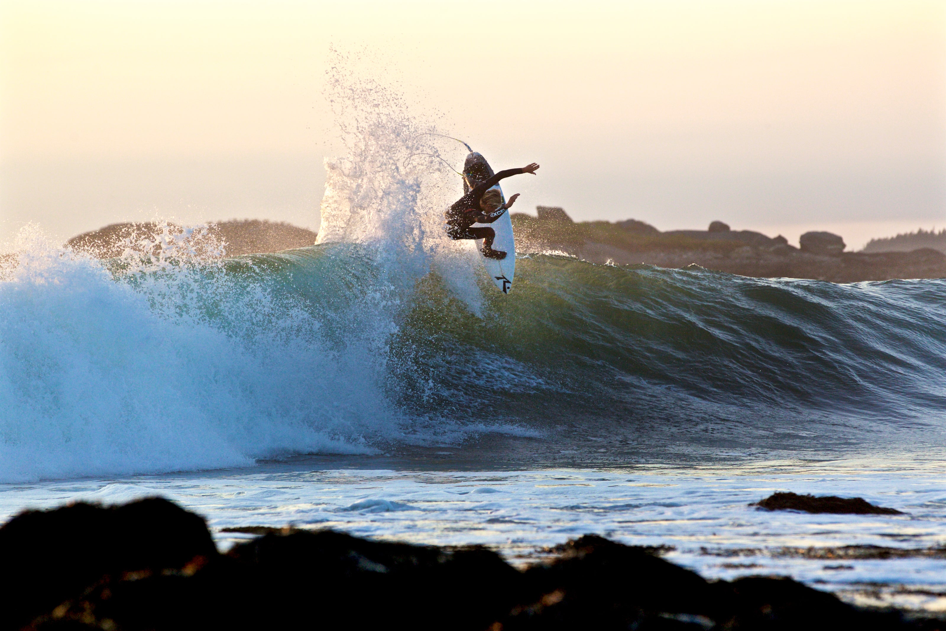 Salty Hair donates $1 per product to the Reef Life Foundation to protect oceans.